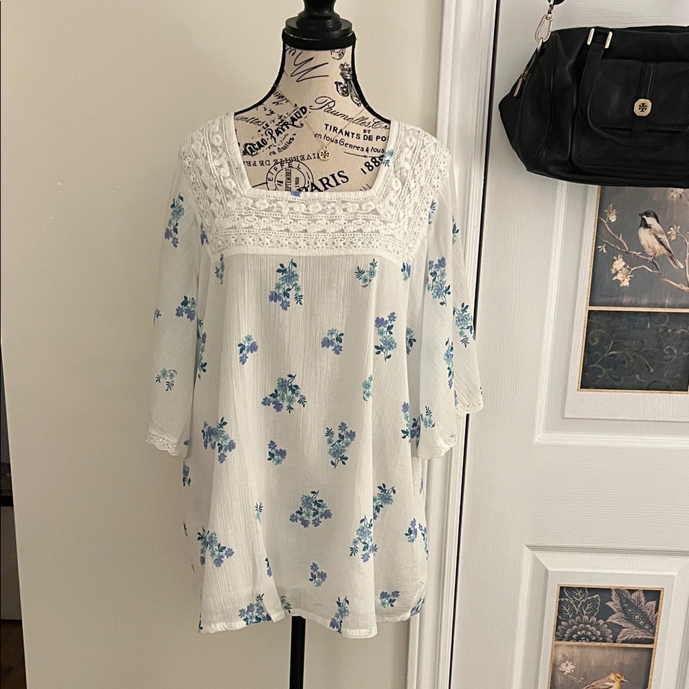 💗Blair White and Blue Floral Blouse with Lace